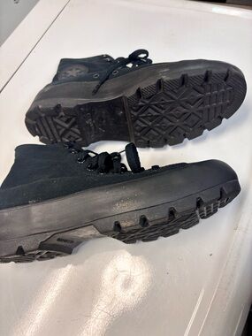 Ladies Convas Black Canvas High-Top platform Sneakers- size 9